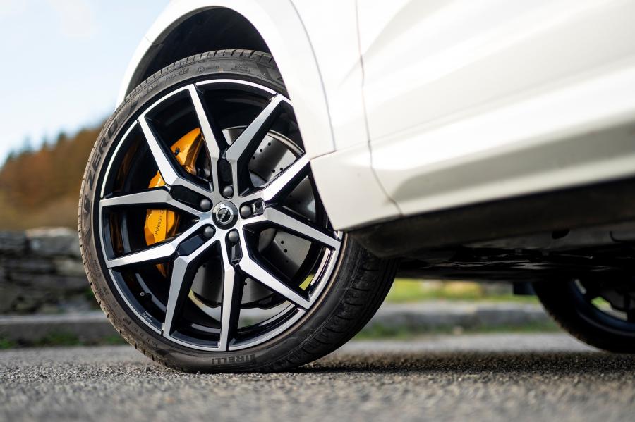 Колеса Volvo XC60 T8 Polestar Engineered 2019 года  (UK) (фото 32 из 40)